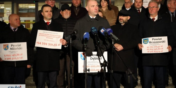 Region, Stalowa Wola: Protest dyrektorów szpitali i starostów z Podkarpacia przeciw niższym kontraktom