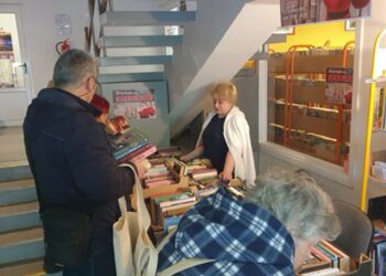 Tarnobrzeg: Drugie życie książek na świątecznym kiermaszu w bibliotece