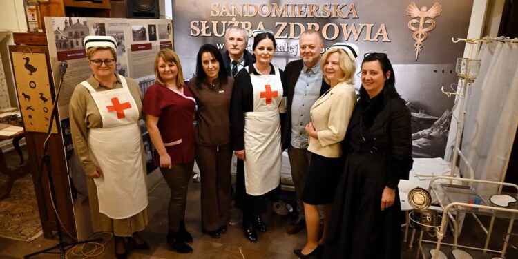 Sandomierz: Sandomierska służba zdrowia w czarno-białej fotografii” (FOTO)