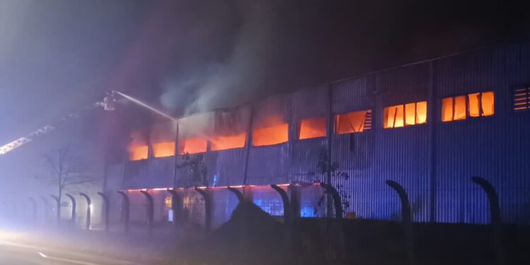 Stalowa Wola: Trwa dogaszanie hali przy ul. Grabskiego