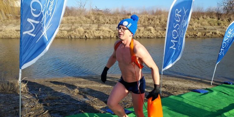 Sandomierz: IX Zimowa Przeprawa Wisły Wpław później niż planowano