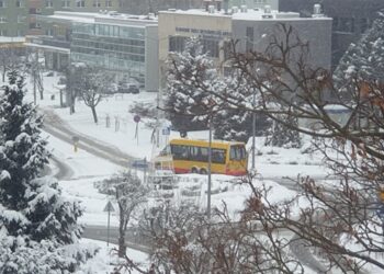 Tarnobrzeg. Intensywne opady śniegu. Jak wygląda sytuacja na drogach w mieście?