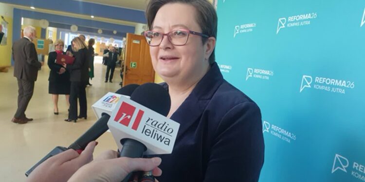 Tarnobrzeg. Wiceminister edukacji w Szkole Podstawowej nr 10. Spotkanie poświęcone „Reformie 26”