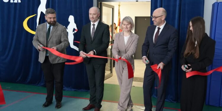 Dębica: Nowa hala sportowa przy SP nr 12 oficjalnie oddana do użytku