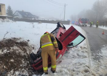 Chobrzany: Samochód dachował