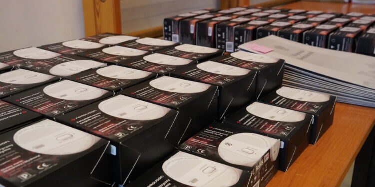 Sandomierz: Sto czujników dymu i czadu od wojewody trafi do potrzebujących