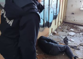 Sandomierz: 44-latek uratowany przed wychłodzeniem