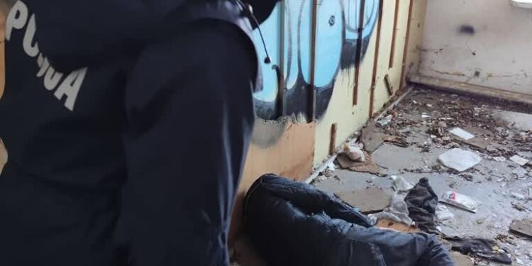 Sandomierz: 44-latek uratowany przed wychłodzeniem