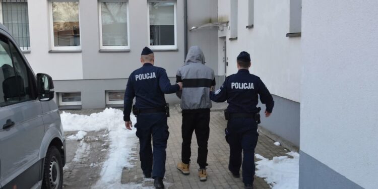 Tarnobrzeg: Trzech poszukiwanych zatrzymanych przez policję