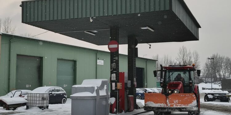 Sandomierz. Trwa odśnieżanie miasta