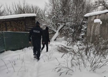 Stalowa Wola: Policjanci z pracownikami MOPS sprawdzają miejsca przebywania osób bezdomnych