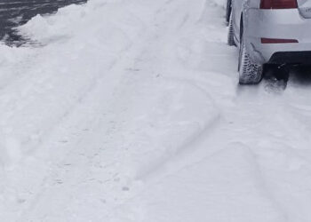 Stalowa Wola: Problemy kierowców po nocnych opadach śniegu