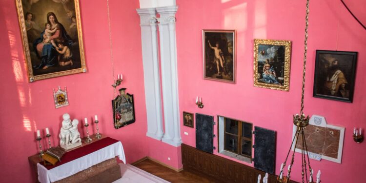 Tarnobrzeg. Madonna z dzieciątkiem zdobi kaplicę zamkową