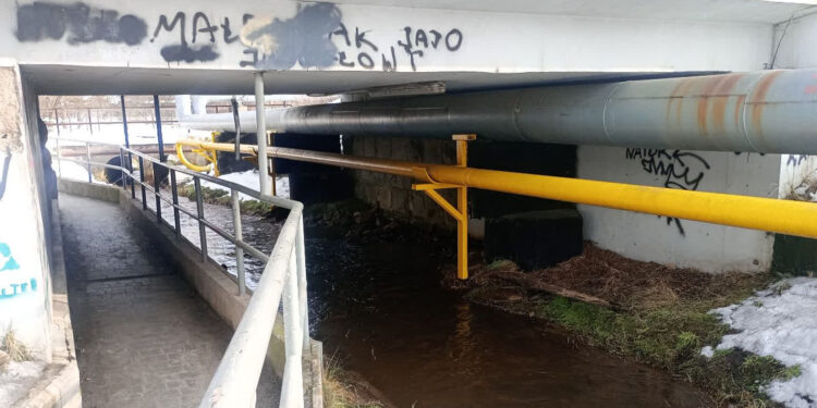 Stalowa Wola: Zagrożenie na jedynym pieszym przejściu z Osiedla Hutnik w kierunku ulicy Energetyków