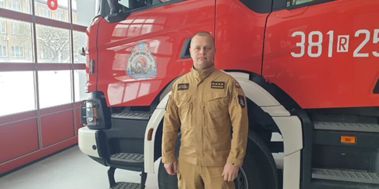 Starszy kapitan Norbert Strojnowski, oficer prasowy Komendy Miejskiej Państwowej Straży Pożarnej w Tarnobrzegu.