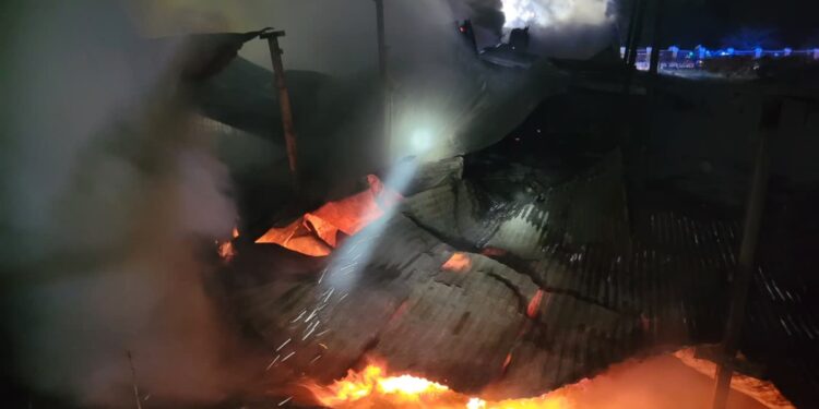 Zawichost: Nocny pożar budynków gospodarczych w Podszynie