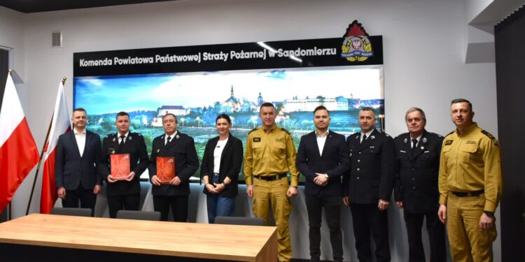 Sandomierz: Trzy porozumienia dotyczące włączenia jednostek OSP do Krajowego Systemu Ratowniczo-Gaśniczego