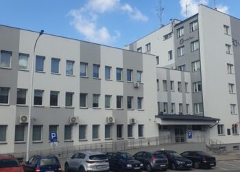 Tarnobrzeg. Chłopiec wyszedł z samochodu. Tata znalazł go na komendzie