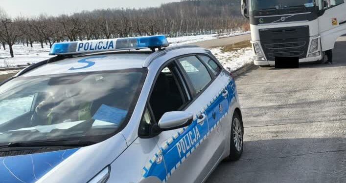 Sandomierz: 24 tony ładunku i ponad promil – policjanci zatrzymali kierowcę kolosa