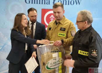Łoniów. Strażacy OSP doposażeni w nowy sprzęt