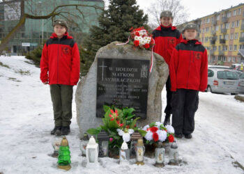 Stalowa Wola: Przypomnieli o masowej wywózce Polaków na Sybir – oddali hołd Matkom Sybiraczkom