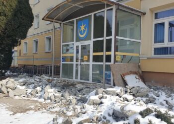 Tarnobrzeg. Schody przed urzędem w przebudowie