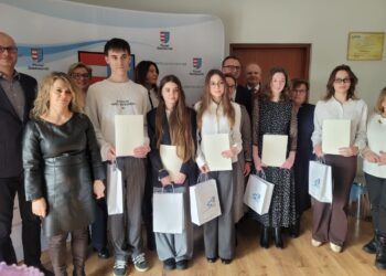 Sandomierz: Najzdolniejsza młodzież otrzymała stypendia