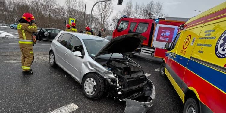 Sandomierz: Zderzenie samochodów na skrzyżowaniu ul. Żwirki i Wigury z ul. Zawichojską