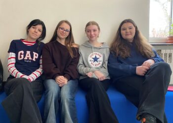 Tarnobrzeg. „Po dzwonku”.  Uczennice z „Hetmana” motywują rówieśników