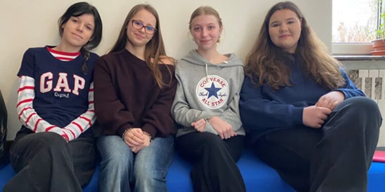 Tarnobrzeg. „Po dzwonku”.  Uczennice z „Hetmana” motywują rówieśników