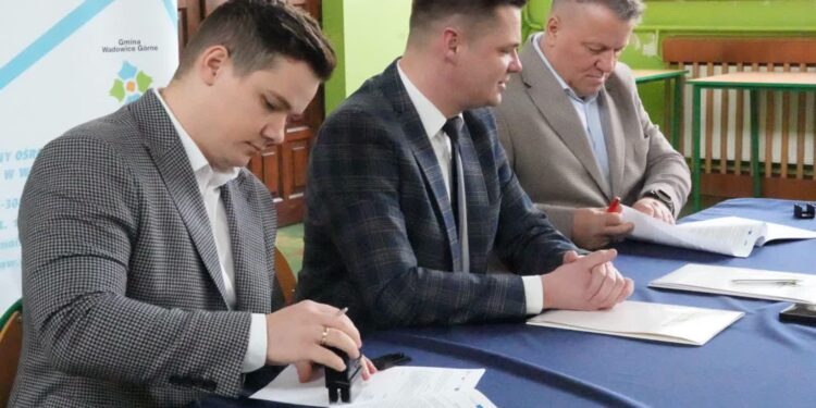 Wadowice Górne: Sala  gimnastyczna  w salę wielofunkcyjną