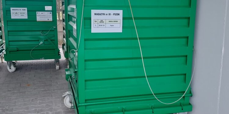 Sandomierz: Uschniętą choinkę wrzuć do specjalnego kontenera