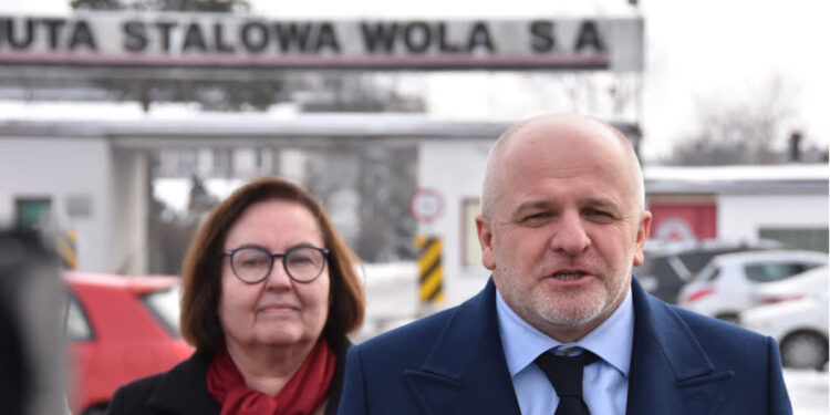 Stalowa Wola: Działacze KO apelują o poparcie u Prezydenta RP programu SAFE