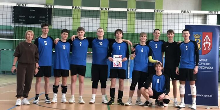 Tarnobrzeg. Młodzi siatkarze z „Rolnika” powalczą o finał