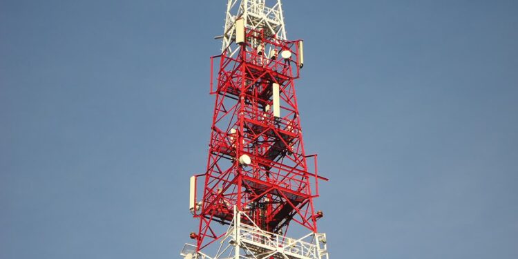 Sandomierz: Jest pozwolenie na budowę masztu telefonii komórkowej