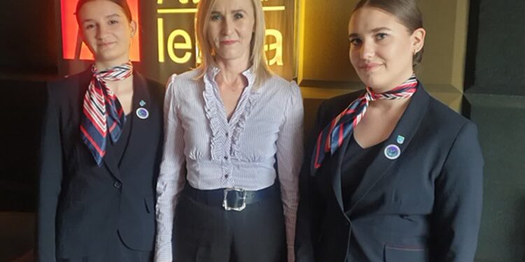 Tarnobrzeg. Ślubowanie przyszłych stewardes i stewardów