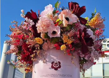 Region, Stalowa Wola: Trzy firmy, jedna misja – wywołać uśmiech w Dniu Kobiet – wypatruj 'kwiatowozu’