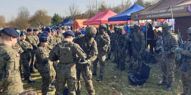 Tarnobrzeg. Sport, mundur i integracja nad Wisłą