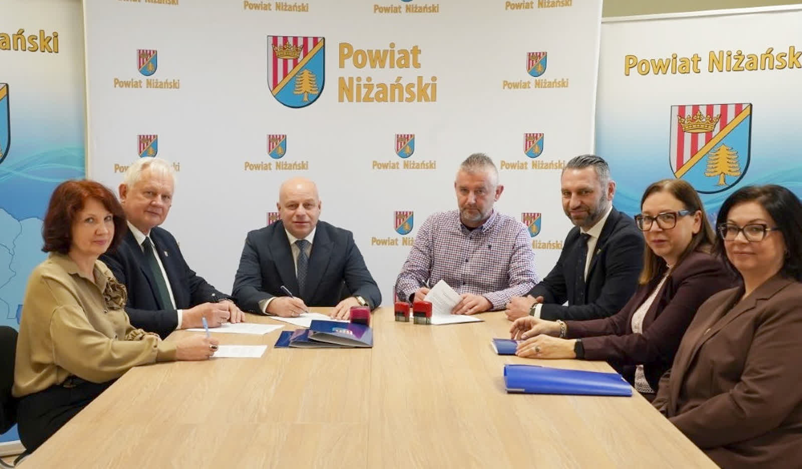 nisko-pow-krzaki.jpg