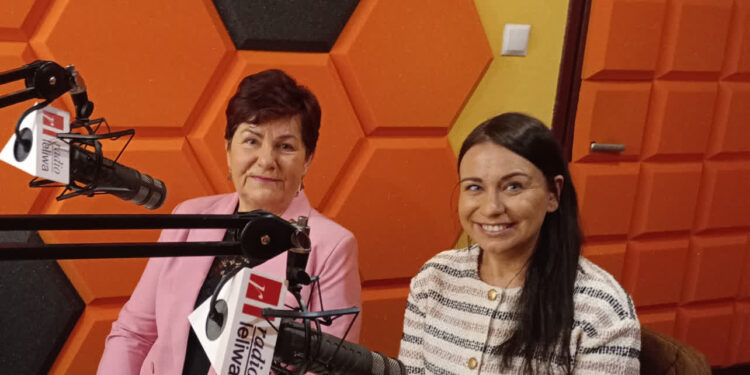 Barbara Baryła, prezes Amazonek i Monika Kułacz, opiekunka Samożadu Uczniowskiero ZS nr2 w Stalowej Woli