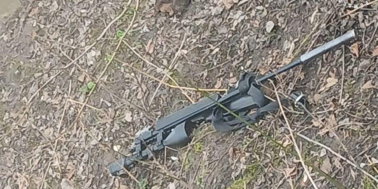 Ożarów: 34-latek, który strzelał z kbks – u do policjantki najbliższe miesiące spędzi w areszcie.