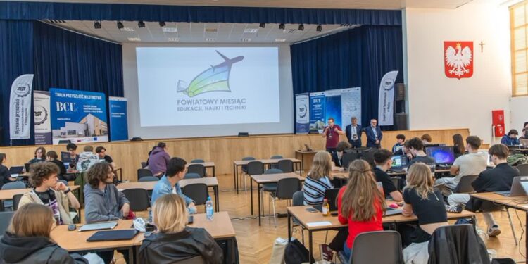 Mielec: Powiatowy Miesiąc Edukacji, Nauki i Techniki