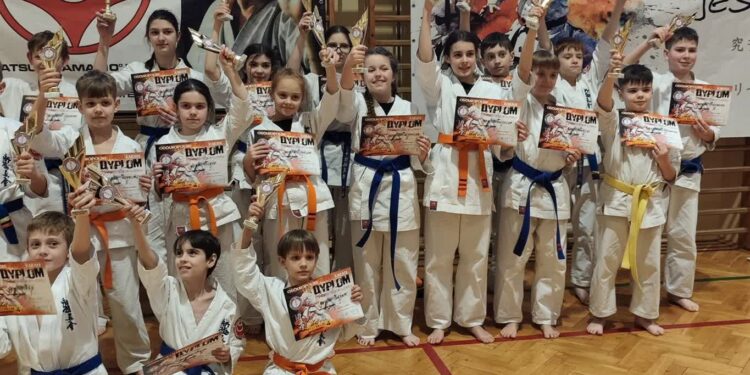 Ożarów: Sukces Sandomierskiego Klubu Karate
