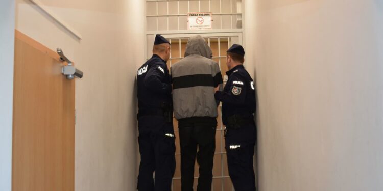 Tarnobrzeg. Agresja w sklepie i włamanie do mieszkania