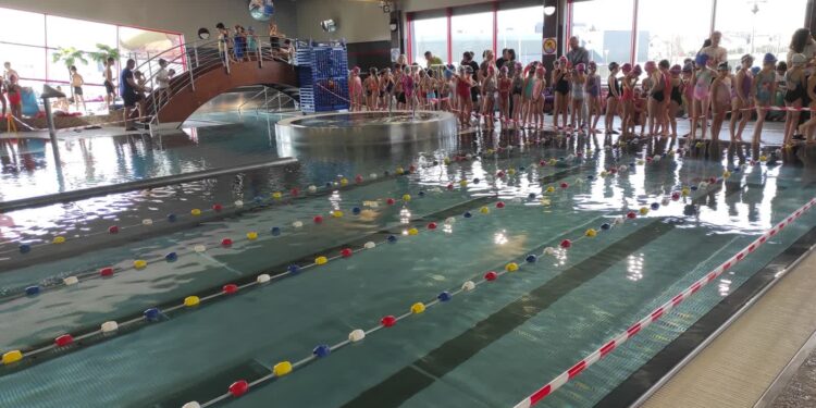 Mielec: Zawody Pływackie „Witamy Wiosnę” na Pływalni Smoczka