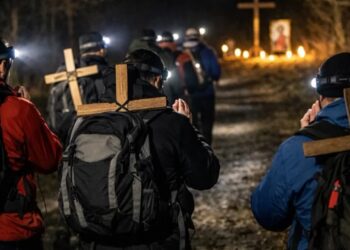 Mielec: Około 40 kilometrów nocnej wędrówki w ciszy, modlitwie i skupieniu.