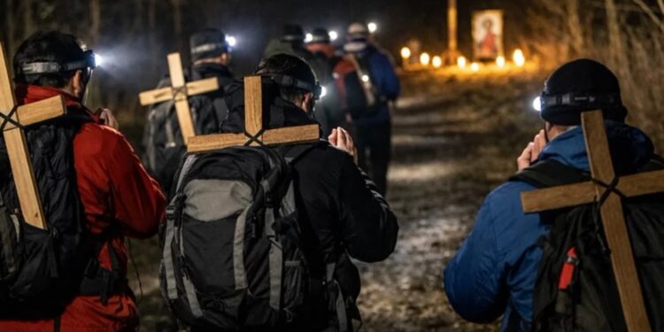 Mielec: Około 40 kilometrów nocnej wędrówki w ciszy, modlitwie i skupieniu.