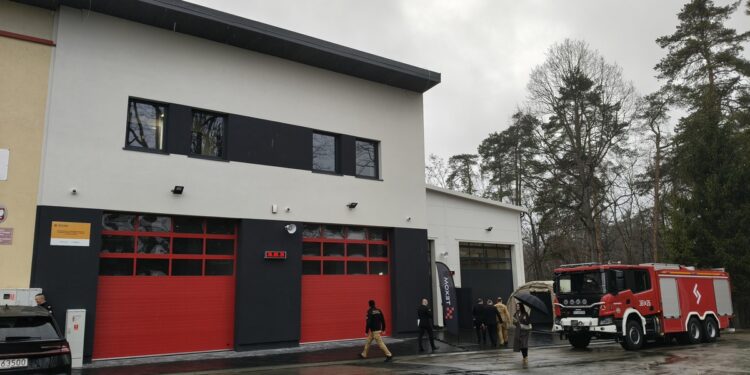 Nowa Dęba. Strażacy mają więcej miejsca na sprzęt