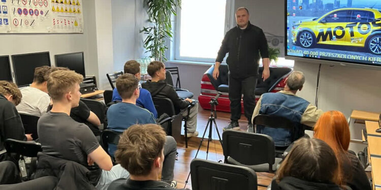 Stalowa Wola: Siedemnastolatkowie wyjadą na ulice – ruszyły kursy