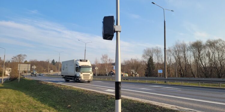 Sandomierz: Fotoradar ma wzmocnić bezpieczeństwo na newralgicznym skrzyżowaniu